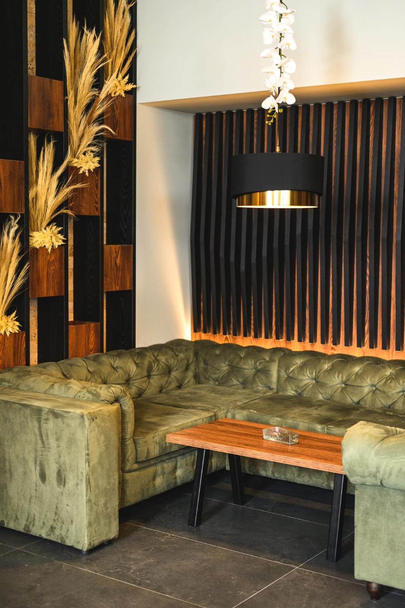 Grand Hotel Velingrad Exteriér fotografie A leather sofa