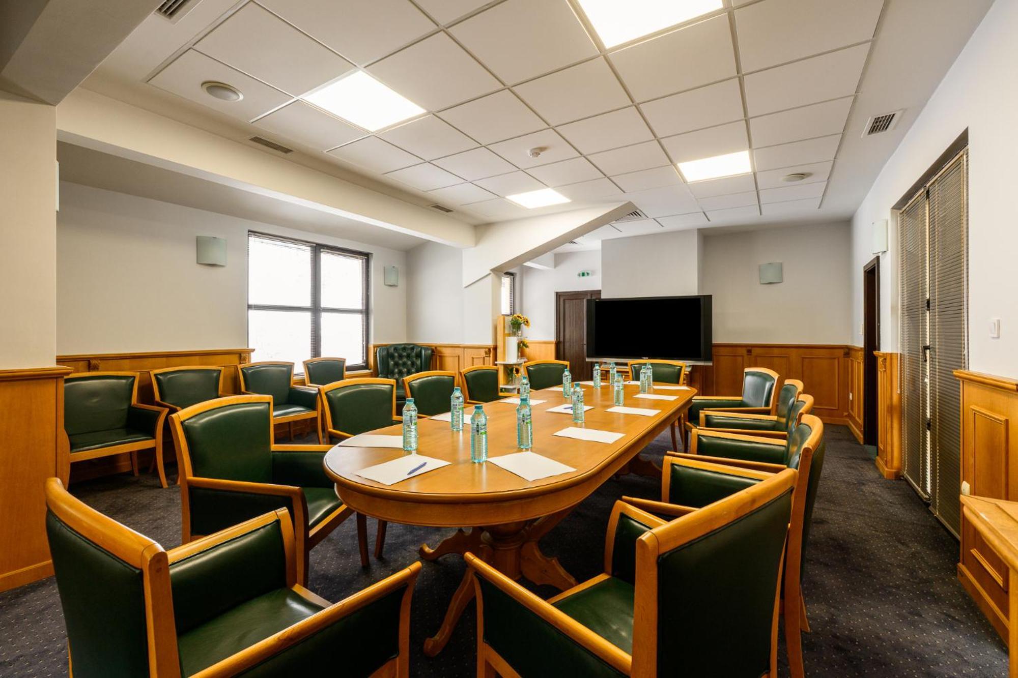 Grand Hotel Velingrad Exteriér fotografie The boardroom at the National Liberal Club